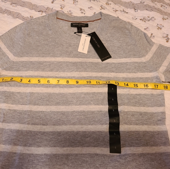 Banana Republic Crew-Neck Sweater - Picture 4 of 5